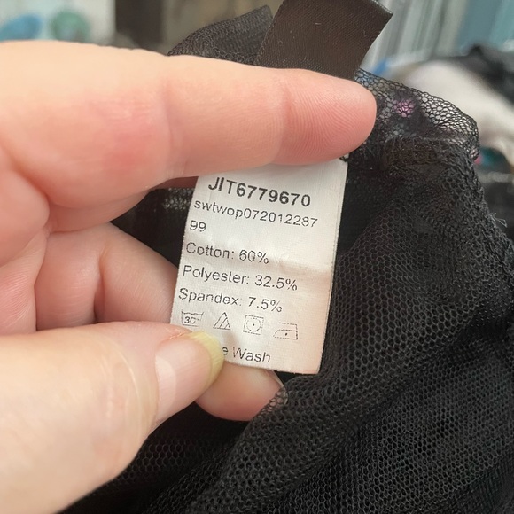 Shein curve mesh coverup - Picture 6 of 7